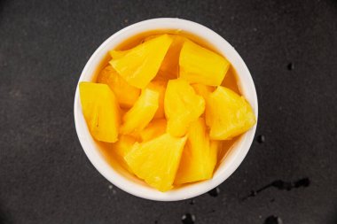 Ananas konserveleri tatlı meyve parçaları lezzetli çerezler lezzetli gurme yemek arkaplan masa üzerinde rustik üst görünüm fotokopi alanı keto ve paleo diyet vejetaryen ve vejetaryen gıda