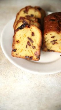 Meyveli kek tatlı meyveli pasta kurutulmuş meyveler, fındıklı geleneksel pişmiş yiyecekler doğal ürünler lezzetli çerezler lezzetli gurme yemek arkaplan masanın kırsal kesiminde fotokopi alanı