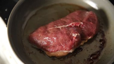 Ördek göğsü kızarmış kümes hayvanları taze doğal lezzetli aperatif lezzetli gurme yemek arka planı masa rustik üst manzara fotokopi alanı