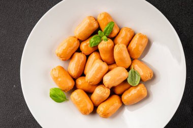 Sosis mini et porsiyon fast food doğal ürün lezzetli lezzetli gurme yemek arkaplan masa rustik üst görünüm fotokopi alanı