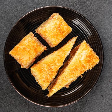 Antep fıstıklı ve bademli Baklava. Tatlı, doğu tatlıları. Lezzetli atıştırmalıklar.