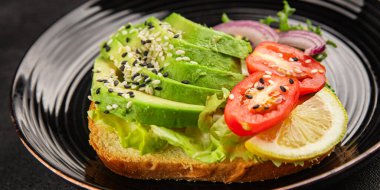 Avokado tostu. Sebze yemeği. Lezzetli çerez. Lezzetli yemekler.