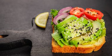 Avokado tostu. Sebze yemeği. Lezzetli çerez. Lezzetli yemekler.