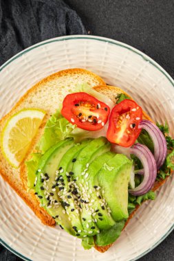 Avokado tostu. Sebze yemeği. Lezzetli çerez. Lezzetli yemekler.