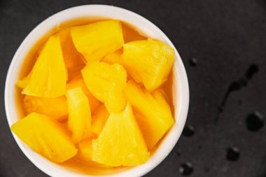 Ananas konserveleri tatlı meyve parçaları lezzetli çerezler lezzetli gurme yemek arkaplan masa üzerinde rustik üst görünüm fotokopi alanı keto ve paleo diyet vejetaryen ve vejetaryen gıda