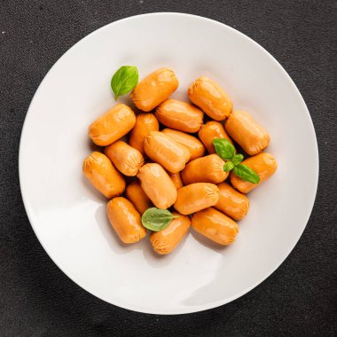 Sosis mini et porsiyon fast food doğal ürün lezzetli lezzetli gurme yemek arkaplan masa rustik üst görünüm fotokopi alanı