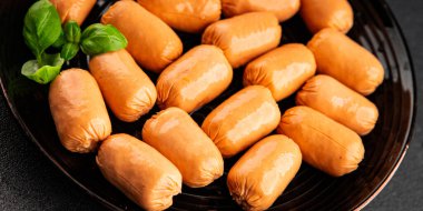 Sosis mini et porsiyon fast food doğal ürün lezzetli lezzetli gurme yemek arkaplan masa rustik üst görünüm fotokopi alanı