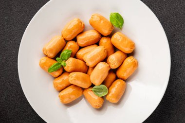 Sosis mini et porsiyon fast food doğal ürün lezzetli lezzetli gurme yemek arkaplan masa rustik üst görünüm fotokopi alanı