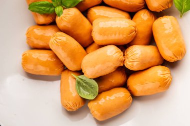 Sosis mini et porsiyon fast food doğal ürün lezzetli lezzetli gurme yemek arkaplan masa rustik üst görünüm fotokopi alanı