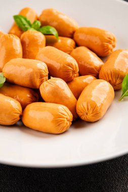Sosis mini et porsiyon fast food doğal ürün lezzetli lezzetli gurme yemek arkaplan masa rustik üst görünüm fotokopi alanı