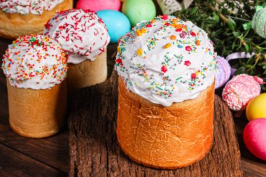 Paskalya pastası tatlı pasta geleneksel bayram hristiyanlığı organik ürün taze lezzetli gurme yemek arkaplanı masa kırsal gıdaların üst görünümü fotokopi alanı