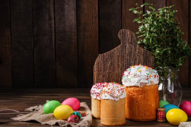 Paskalya pastası tatlı pasta geleneksel bayram hristiyanlığı organik ürün taze lezzetli gurme yemek arkaplanı masa kırsal gıdaların üst görünümü fotokopi alanı