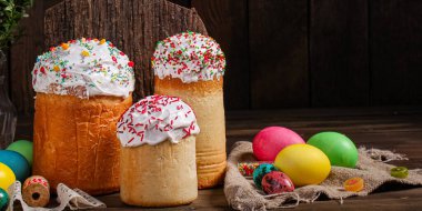 Paskalya pastası tatlı pasta geleneksel bayram hristiyanlığı organik ürün taze lezzetli gurme yemek arkaplanı masa kırsal gıdaların üst görünümü fotokopi alanı