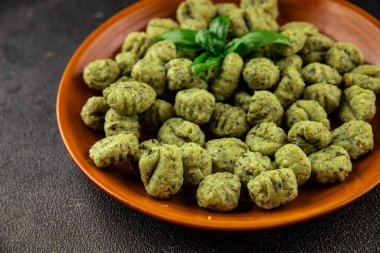Gnocchi ıspanak, patates hamuru. İkinci tabak porsiyon. Doğal ürün.