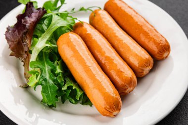 Sosis vejetaryen soya eti, bitkisel gıda, fast food, lezzetli aperatifler, lezzetli gurme yemek arka planı, masadaki rustik üst görünüm fotokopi alanı keto, ya da paleo diyet vejetaryen ya da vejetaryen yemeği.