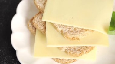 Sandviç peyniri lezzetli fast food atıştırmalık taze gurme yemek arkaplanı masa rustik üst görünüm fotokopi alanı