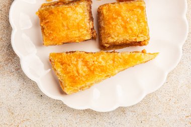 Antep fıstıklı ve bademli Baklava. Tatlı, doğu tatlıları. Lezzetli atıştırmalıklar.