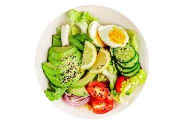 Avokado salata yumurtası, domates, soğan, yeşil yaprak, sebze, sebze, sebze...... iştah açıcı...... iştah açıcı, leziz gurme yemek arkaplanı...... masanın üstünde, rustik üst görünüm...... fotokopi alanı keto ve paleo diyeti vegan ve vejetaryen yemeği.