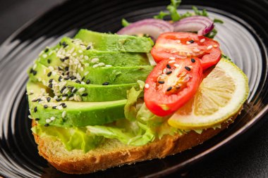 Avokado tostu. Sebze yemeği. Lezzetli çerez. Lezzetli yemekler.