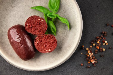 Kara puding kanlı sosis... doğal ürün... lezzetli aperatif... lezzetli gurme yemek arkaplanı... masanın kırsal kesiminde... fotokopi alanı.