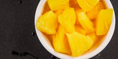 Ananas konserveleri tatlı meyve parçaları lezzetli çerezler lezzetli gurme yemek arkaplan masa üzerinde rustik üst görünüm fotokopi alanı keto ve paleo diyet vejetaryen ve vejetaryen gıda