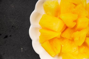 Ananas konserveleri tatlı meyve parçaları lezzetli çerezler lezzetli gurme yemek arkaplan masa üzerinde rustik üst görünüm fotokopi alanı keto ve paleo diyet vejetaryen ve vejetaryen gıda