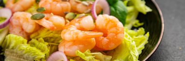 Karidesli salata, deniz ürünleri, lezzetli çerezler, lezzetli gurme yemek arka planı, rustik üst görünüm fotokopi alanı keto ve paleo diyeti, vejetaryen diyeti, pesseeter diyet.