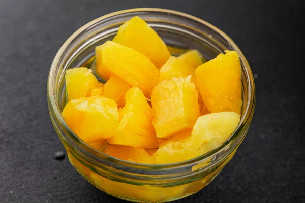 Ananas konserveleri tatlı meyve parçaları lezzetli çerezler lezzetli gurme yemek arkaplan masa üzerinde rustik üst görünüm fotokopi alanı keto ve paleo diyet vejetaryen ve vejetaryen gıda