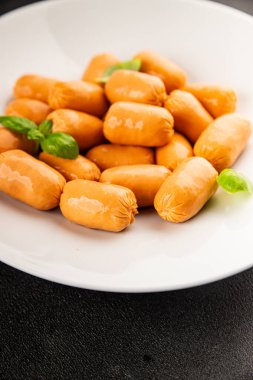 Sosis mini et porsiyon fast food doğal ürün lezzetli lezzetli gurme yemek arkaplan masa rustik üst görünüm fotokopi alanı