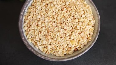 Küçük makarna davulu makarna makarna İtalyan yemeği lezzetli çerez taze gurme yemek masası kırsal üst görünüm fotokopi alanı ayarlıyor