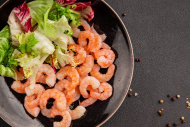 Karides salatası deniz ürünleri aperatifler lezzetli aperatifler taze gurme yemek arka planı masa rustik gıdalar üst görünüm fotokopi alanı pesseeter diyet