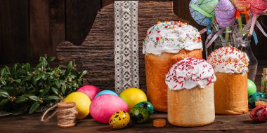 Paskalya pastası tatlı pasta geleneksel bayram hristiyanlığı organik ürün taze lezzetli gurme yemek arkaplanı masa kırsal gıdaların üst görünümü fotokopi alanı