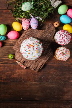 Paskalya pastası tatlı pasta geleneksel bayram hristiyanlığı organik ürün taze lezzetli gurme yemek arkaplanı masa kırsal gıdaların üst görünümü fotokopi alanı