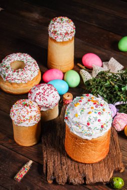 Paskalya pastası tatlı pasta geleneksel bayram hristiyanlığı organik ürün taze lezzetli gurme yemek arkaplanı masa kırsal gıdaların üst görünümü fotokopi alanı