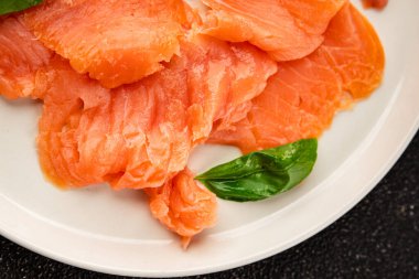 Tütsülenmiş somon balığı balığı porsiyon doğal ürün lezzetli çerez lezzetli gurme yemek arkaplan masa üzerinde rustik üst görünüm fotokopi alanı pesseeter diyet