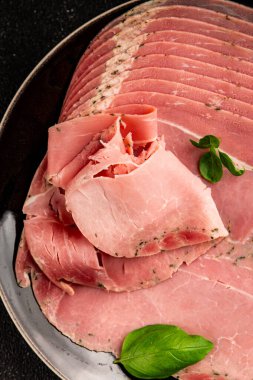 Jambonlu jambon domuz jambonu. Doğal ürün. Lezzetli atıştırmalıklar.