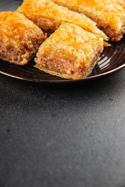 Antep fıstıklı ve bademli Baklava. Tatlı, doğu tatlıları. Lezzetli atıştırmalıklar.