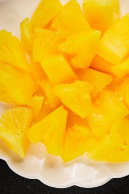 Ananas konserveleri tatlı meyve parçaları lezzetli çerezler lezzetli gurme yemek arkaplan masa üzerinde rustik üst görünüm fotokopi alanı keto ve paleo diyet vejetaryen ve vejetaryen gıda