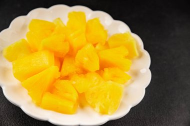 Ananas konserveleri tatlı meyve parçaları lezzetli çerezler lezzetli gurme yemek arkaplan masa üzerinde rustik üst görünüm fotokopi alanı keto ve paleo diyet vejetaryen ve vejetaryen gıda