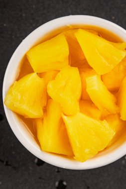 Ananas konserveleri tatlı meyve parçaları lezzetli çerezler lezzetli gurme yemek arkaplan masa üzerinde rustik üst görünüm fotokopi alanı keto ve paleo diyet vejetaryen ve vejetaryen gıda