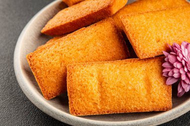 Finansal bisküvi tatlı tatlı aperatif taze lezzetli gurme yemek masası kırsal gıda üst görünüm fotokopi alanı