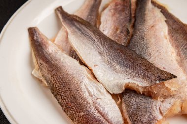 Hake fileto çiğ deniz ürünleri sağlıklı yiyecekler ana yemek aperatifler taze gurme yemek masası kırsal yiyecekler fotokopi alanı peskataryan diyeti