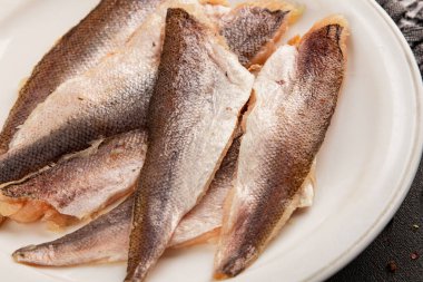 Hake fileto çiğ deniz ürünleri sağlıklı yiyecekler ana yemek aperatifler taze gurme yemek masası kırsal yiyecekler fotokopi alanı peskataryan diyeti