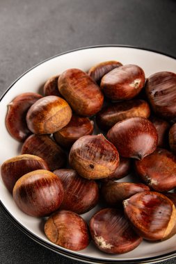 Yenilebilir kestaneler lezzetli atıştırmalıklar lezzetli taze gurme yemek geçmişi masa rustik gıdalar üst görünüm fotokopi alanı