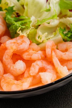Karides salatası deniz ürünleri aperatifler lezzetli aperatifler taze gurme yemek arka planı masa rustik gıdalar üst görünüm fotokopi alanı pesseeter diyet