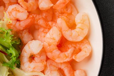 Karides salatası deniz ürünleri aperatifler lezzetli aperatifler taze gurme yemek arka planı masa rustik gıdalar üst görünüm fotokopi alanı pesseeter diyet