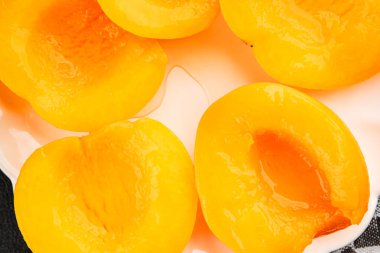 Şeftali konservesi meyve konservesi. Meyve suyu. Lezzetli gurme. Yemek arkaplanı.