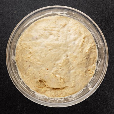 Çiğ hamur mayası başlangıç için lezzetli aperatif lezzetli gurme yemek masası arka plan kırsal yemek üst görünüm fotokopi alanı