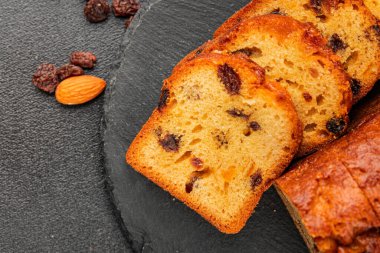 Meyveli kek tatlı meyveli pasta kurutulmuş meyveler, fındıklı geleneksel pişmiş yiyecekler doğal ürünler lezzetli çerezler lezzetli gurme yemek arkaplan masanın kırsal kesiminde fotokopi alanı