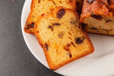 Meyveli kek tatlı meyveli pasta kurutulmuş meyveler, fındıklı geleneksel pişmiş yiyecekler doğal ürünler lezzetli çerezler lezzetli gurme yemek arkaplan masanın kırsal kesiminde fotokopi alanı